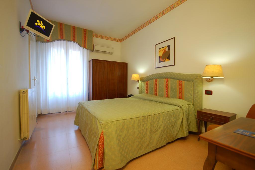 Hotel Ely Viareggio Pokój zdjęcie